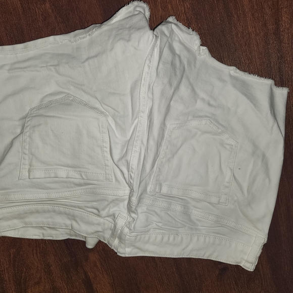 NWOT MID RISE SHORTIE SHORT - VINTAGE STRETCH WHITE Size 20 - Picture 6 of 8